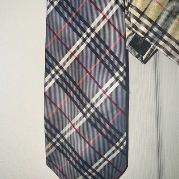 Burberry Classic Plaid Ties in Cream and Black - Picture 5 of 5